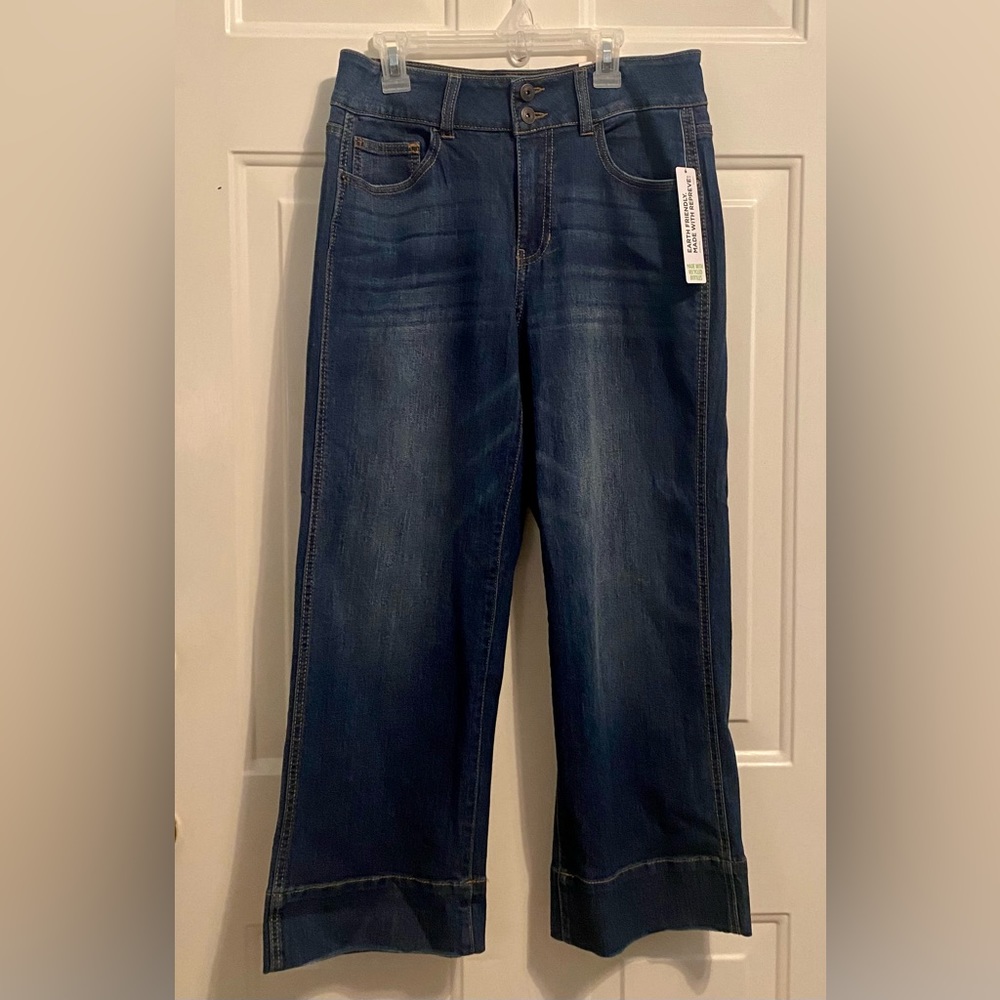 NWT Ladies Time and True Wide Leg Crop Jeans, Size 8